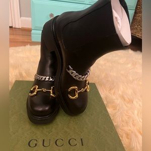 Authentic Gucci Women’s Chelsea ankle boots with chain-LIKE NEW